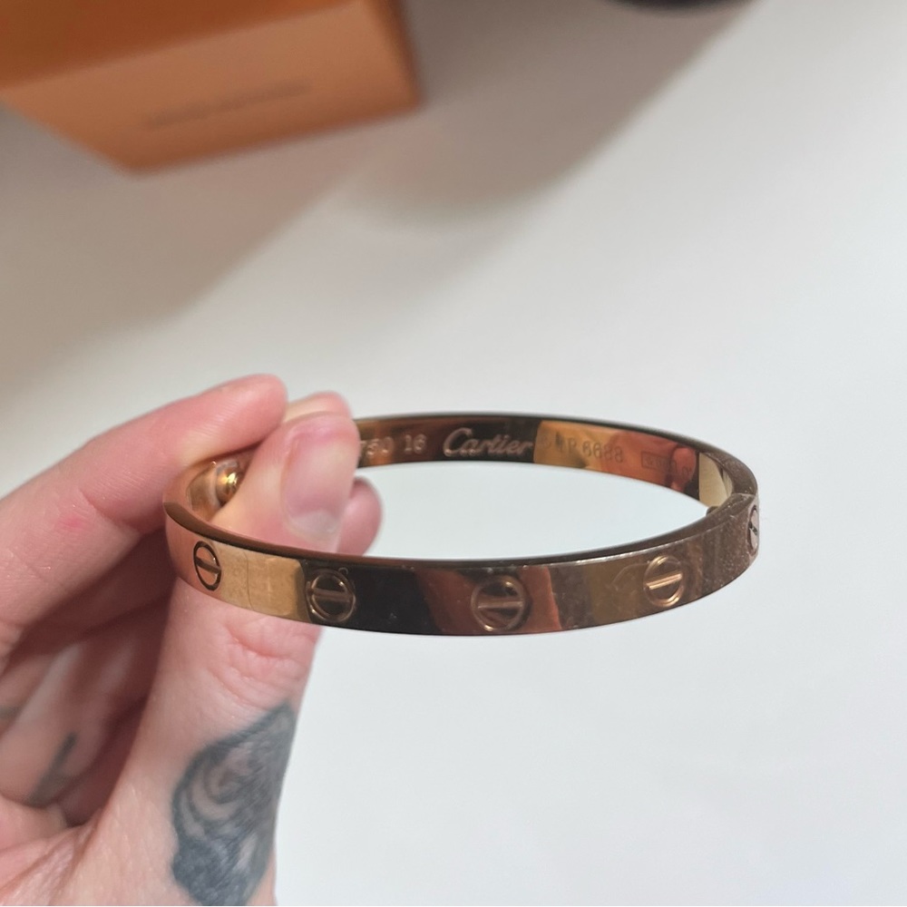 Screw on bracelet